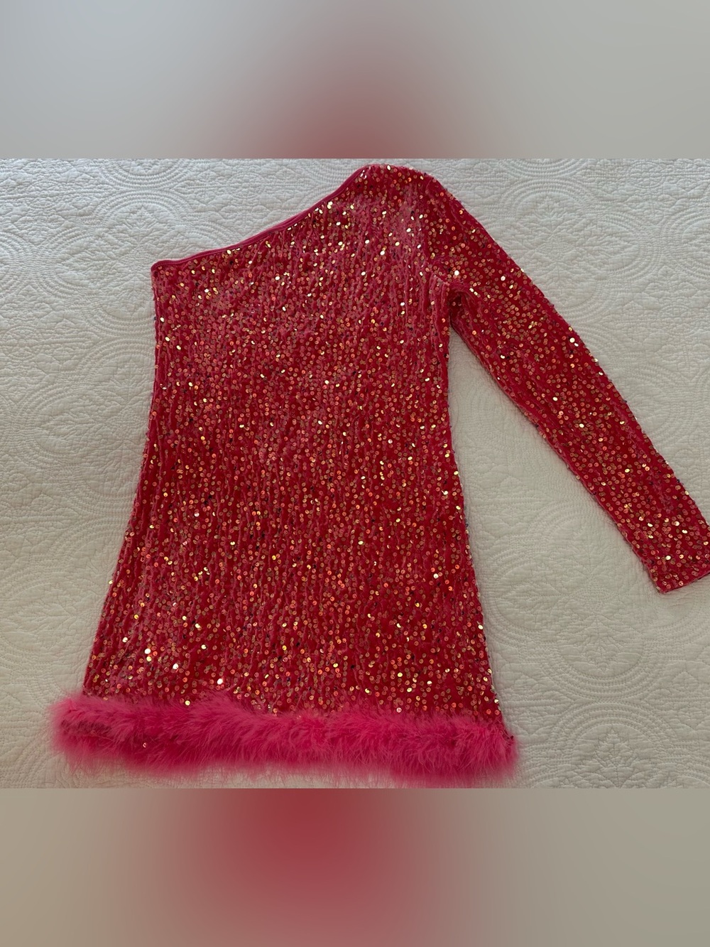 ✨BOUTIQUE BNWT Emily One-Shoulder Sequin Mini Dress✨